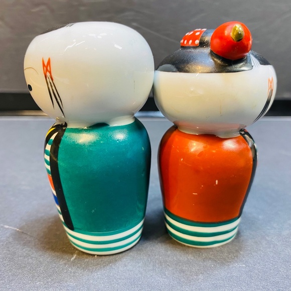Vtg Geisha Salt Pepper Shakers Japan Handpainted Porcelain Corks In Place EUC - Picture 6 of 9
